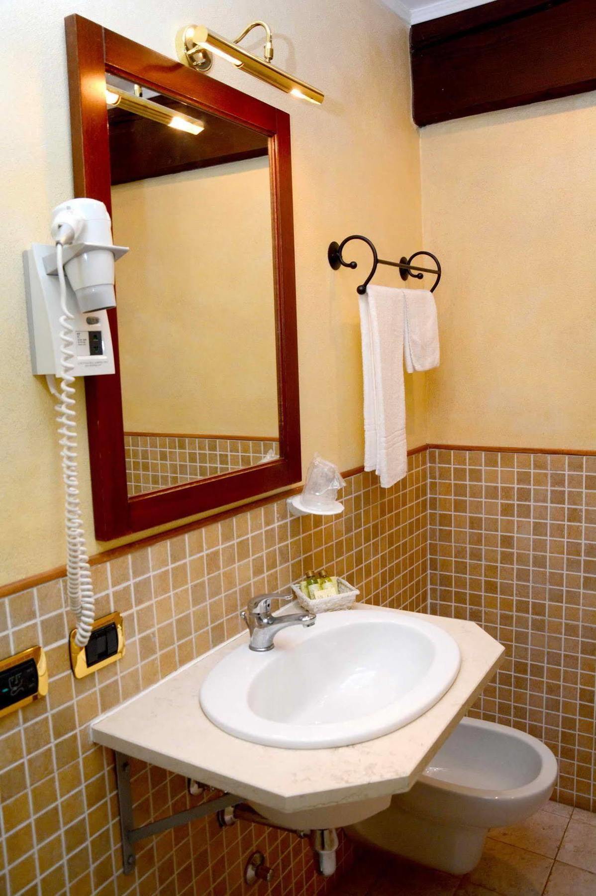 Albergo Dimora Storica Antica Hostelleria Crema Exterior photo